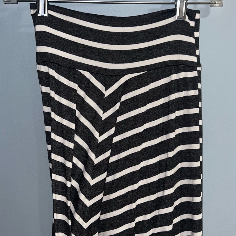 AB studio: Dark grey and white skirt - Picture 4 of 5